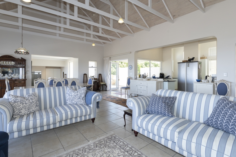 5 Bedroom Property for Sale in Kleinemonde Eastern Cape